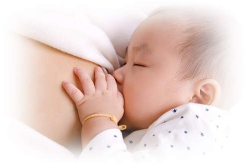 赤ちゃんに授乳する際その刺激により乳首の毛穴部分が広がって黒いぶつぶつになることもある